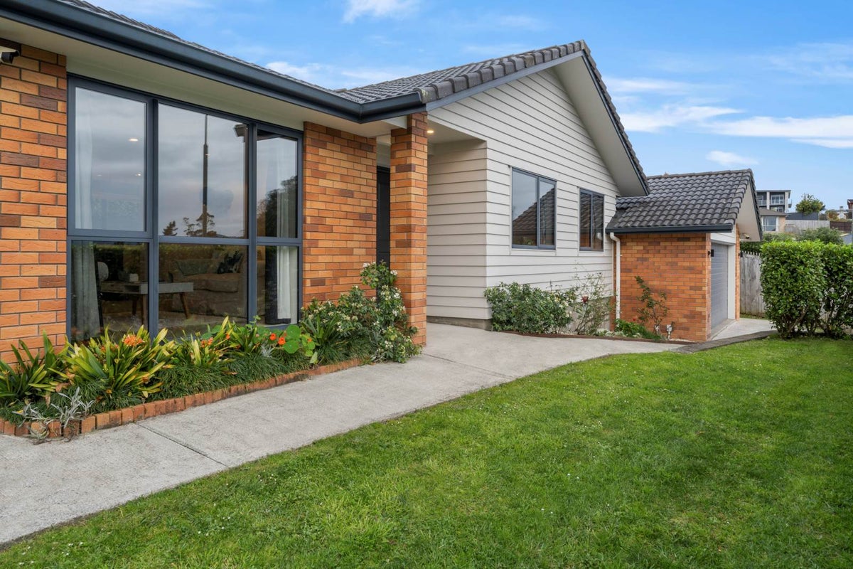 67 Tiriwa Drive, Massey, Auckland - Carousel 1