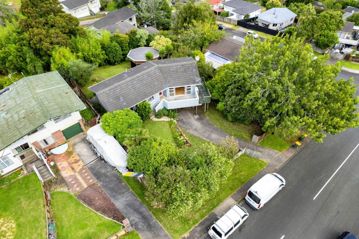 20 Redwood Drive, Massey, Auckland - Carousel 2