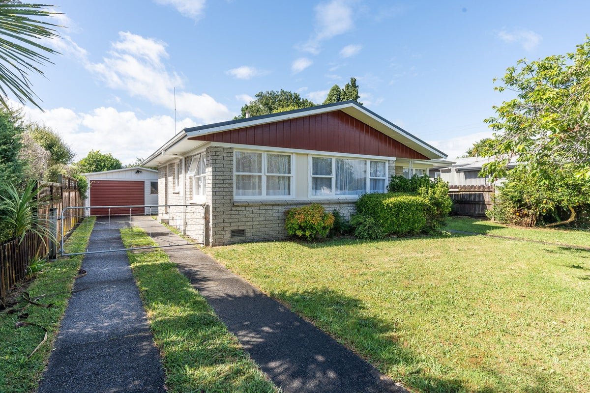 10 Erika Place, Fairview Downs, Hamilton - Carousel 1