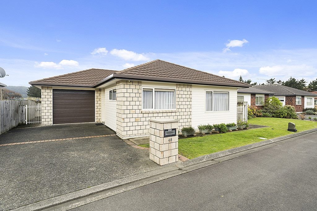48 Woodland Mews, Wainuiomata, Lower Hutt - Carousel 1
