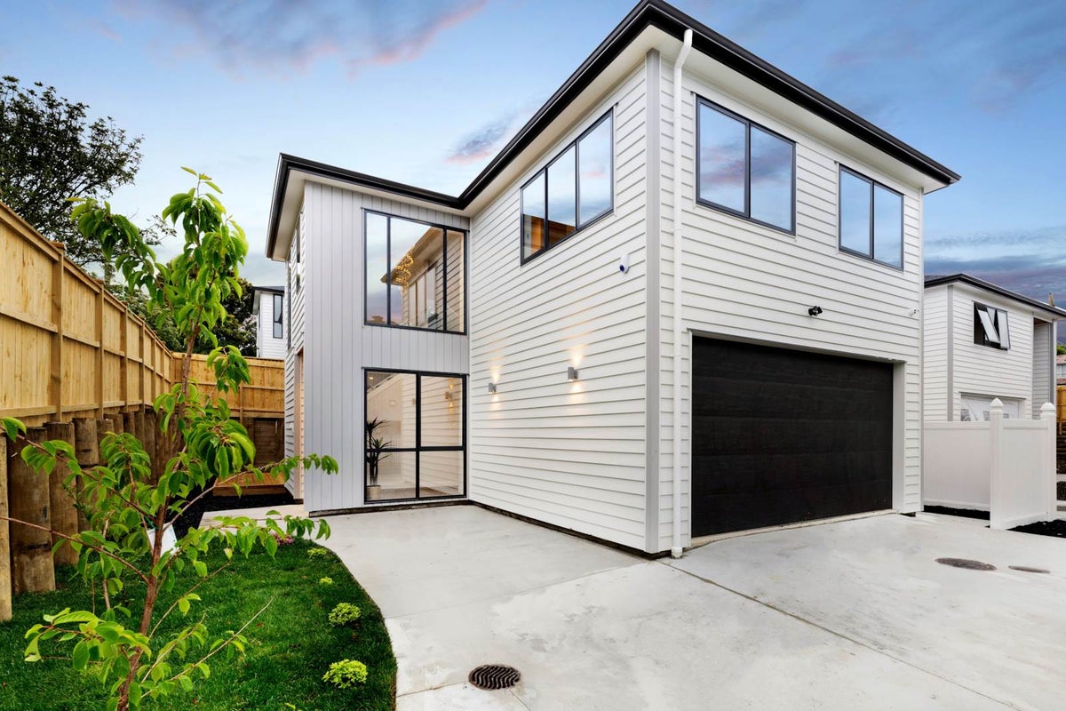 49B Holbrook Street, Blockhouse Bay, Auckland - Carousel 1