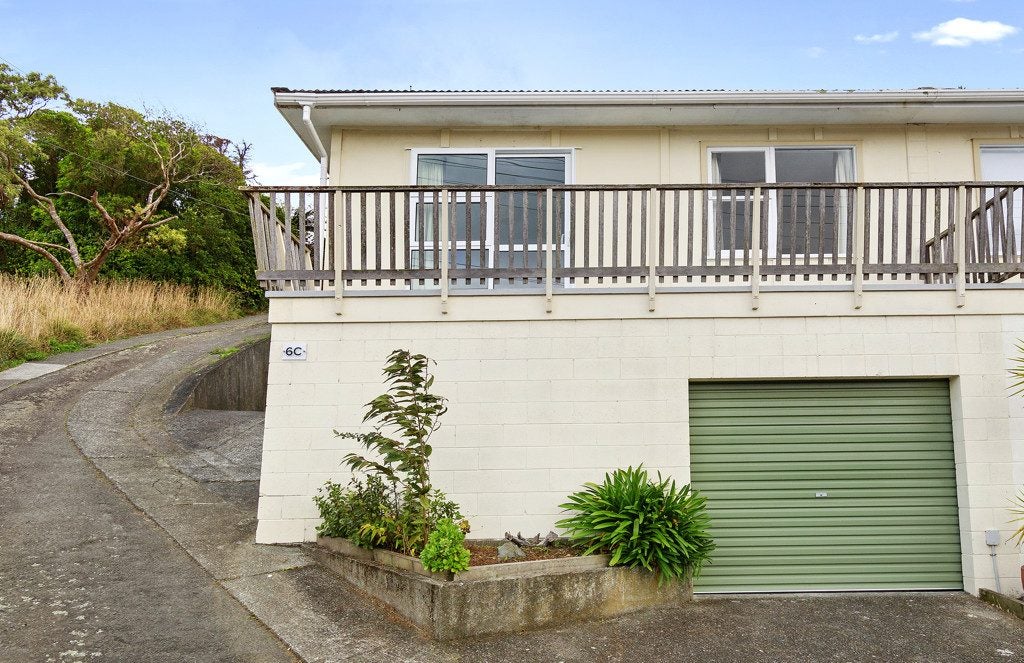 6C Rewa Terrace, Tawa, Wellington - Carousel 1