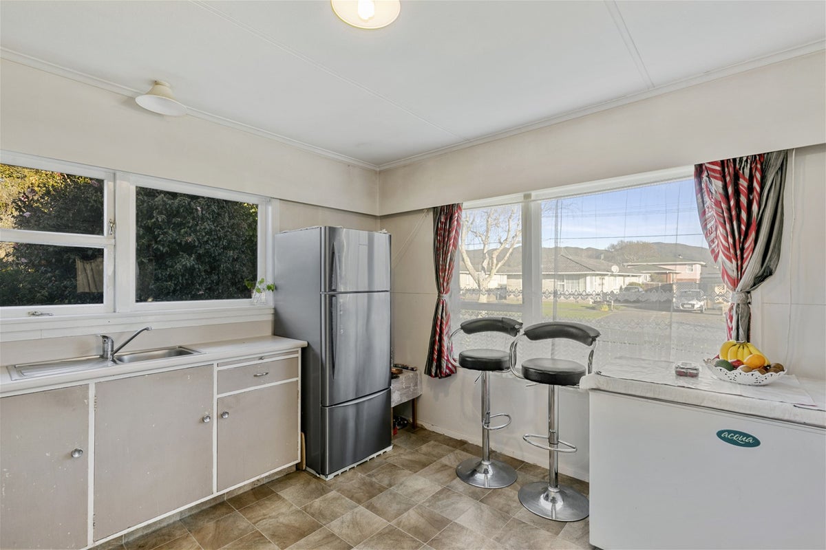 1/58 Garden Road, Avalon, Lower Hutt - Carousel 2