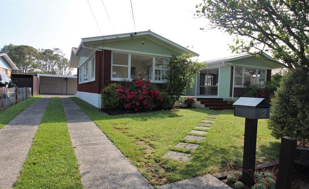 12 Leeds Street, Silverdale, Hamilton - Carousel 1