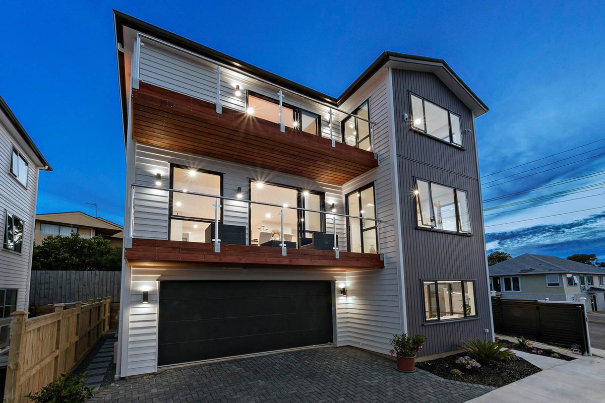 7A Gilliam Street, New Lynn, Auckland - Carousel 1