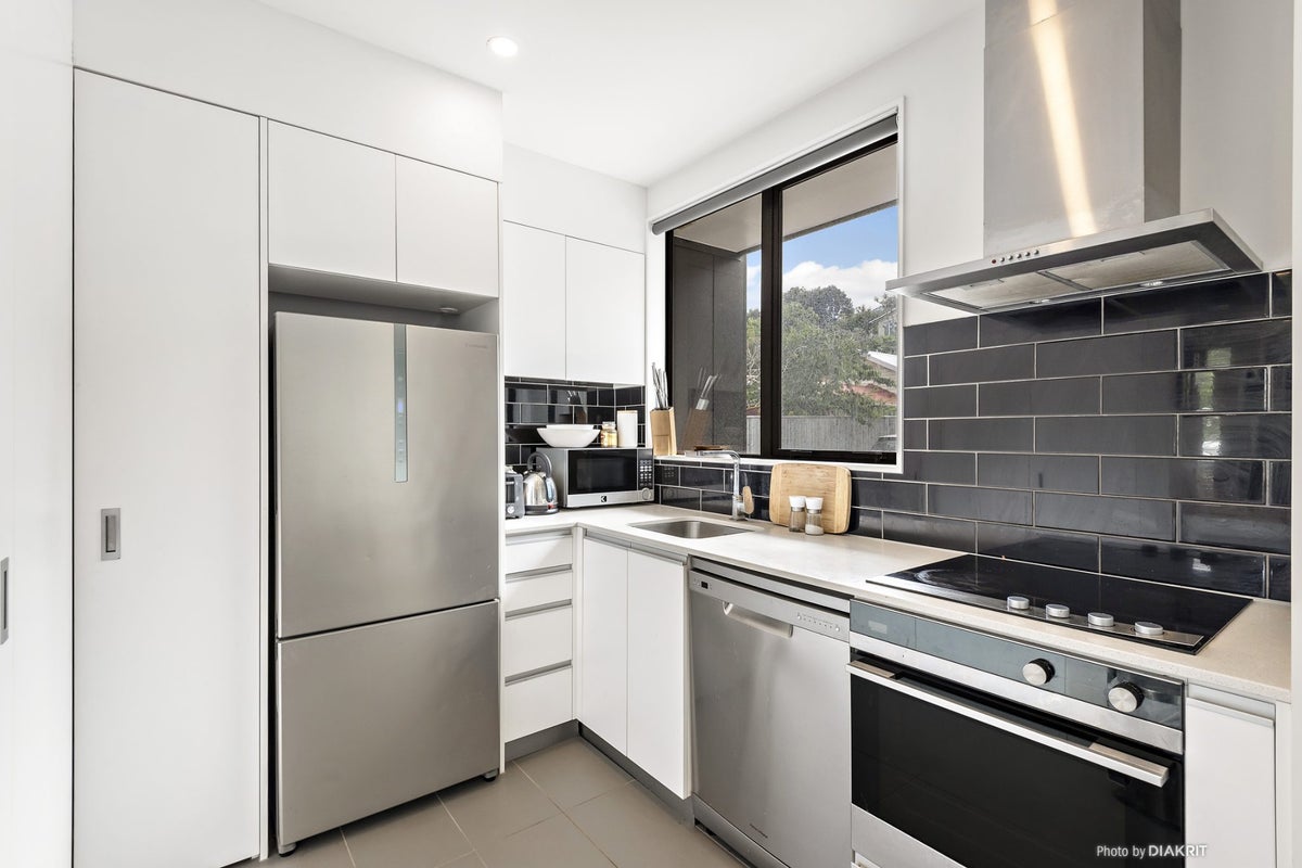 3/74 Derwent ST, ISLAND BAY, WELLINGTON - Carousel 2