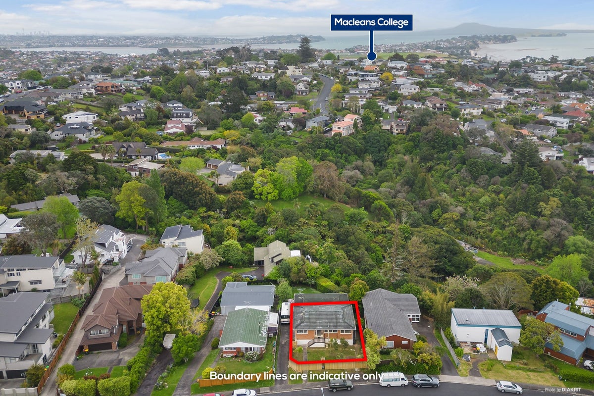 1/18 Castleton Drive, Mellons Bay, Auckland - Carousel 2