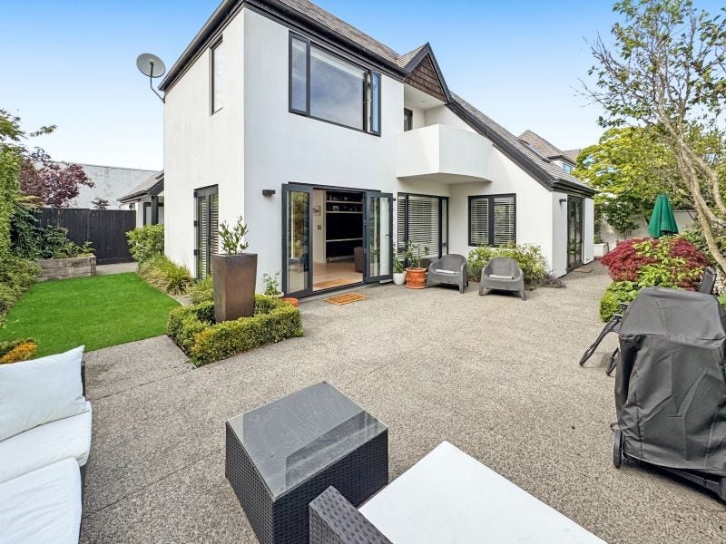 28B Queens Avenue, Merivale, Christchurch - Carousel 1
