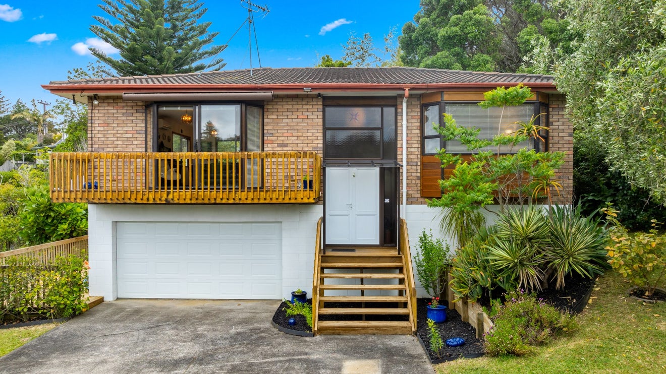 1/12 Greenvalley Rise, Glenfield, Auckland - Carousel 1
