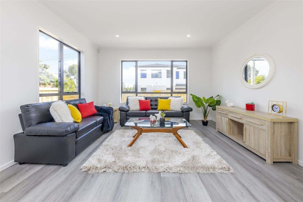1/32 Alfriston Road, Manurewa East, Auckland - Carousel 1