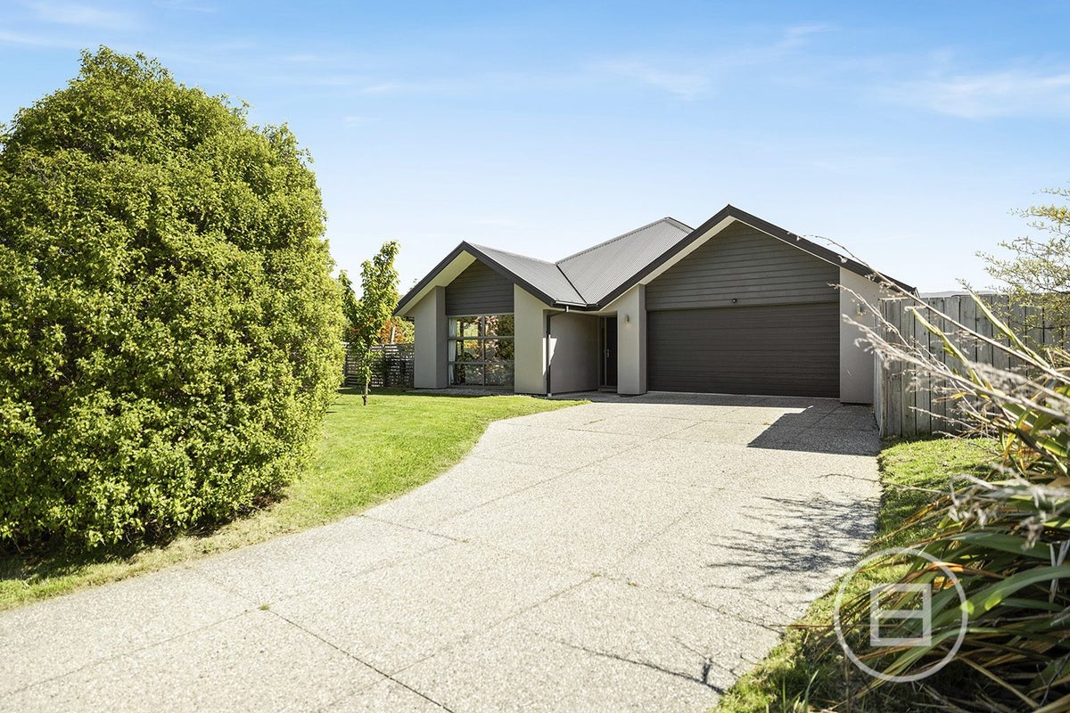 9 Judge and Jury Drive, Lake Hayes, Queenstown - Carousel 2