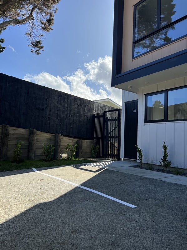 10/11 Scanlen Terrace, Kelston, Auckland - Carousel 2