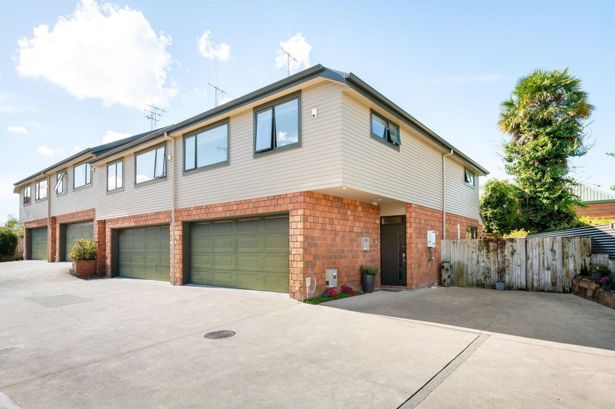 12A Kelvin Place, Hamilton East, Hamilton - Carousel 1