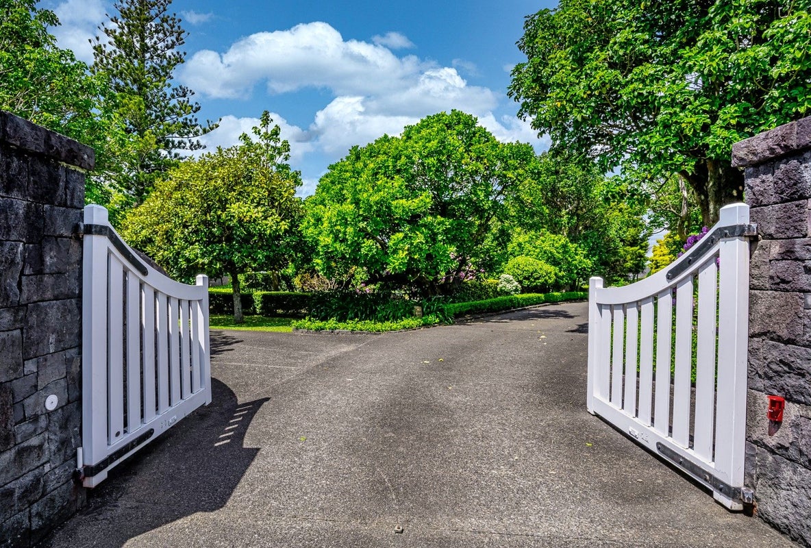 33 Seymour road, Mellons Bay, Manukau - Carousel 1