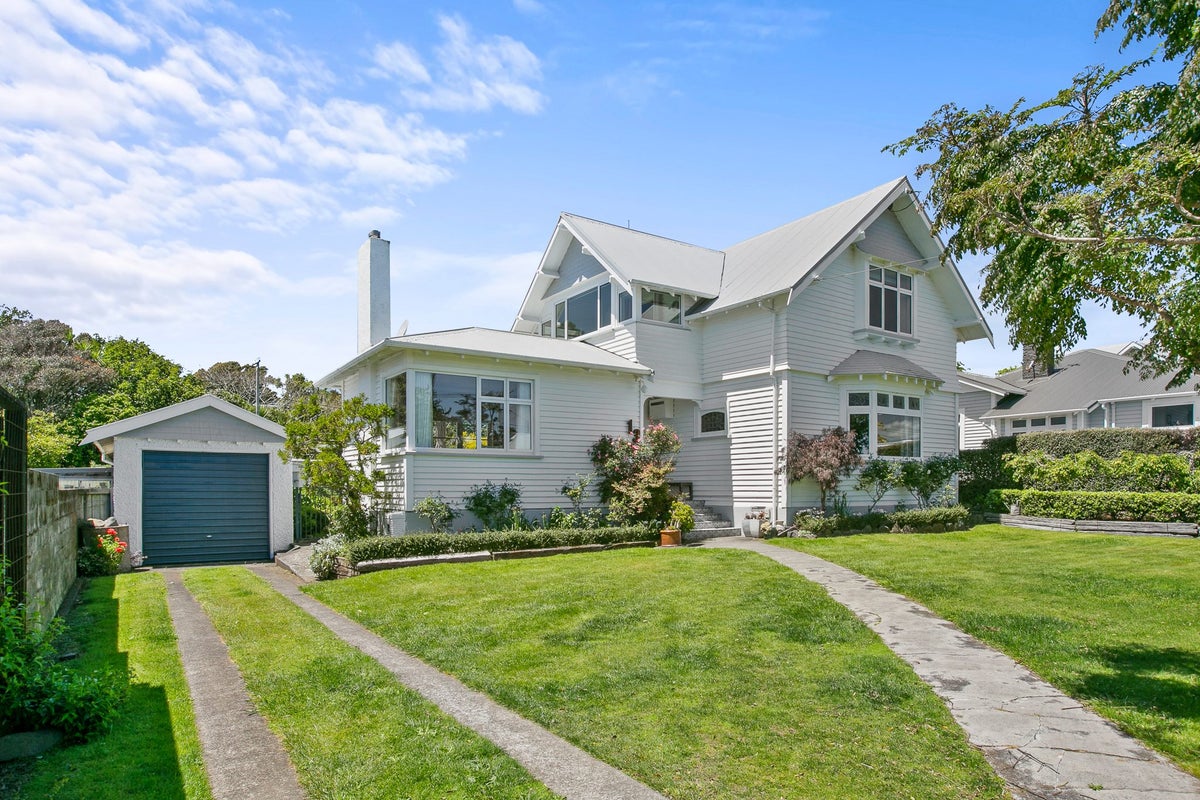 13 Paynters Avenue, Strandon, New Plymouth - Carousel 1