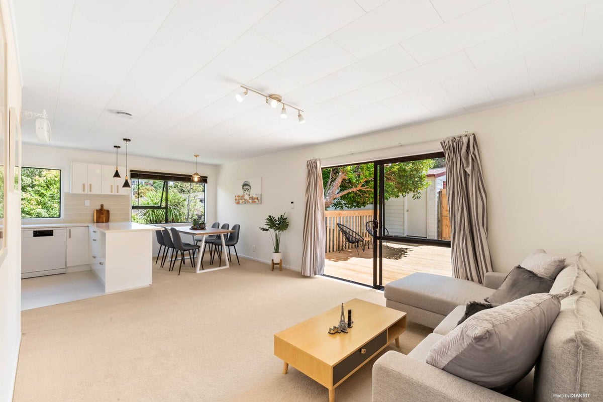 2/16 Leiden Place, Totara Vale, Auckland - Carousel 2