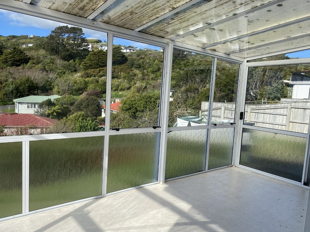 8 Carleton Terrace, Tawa, Wellington - Carousel 12