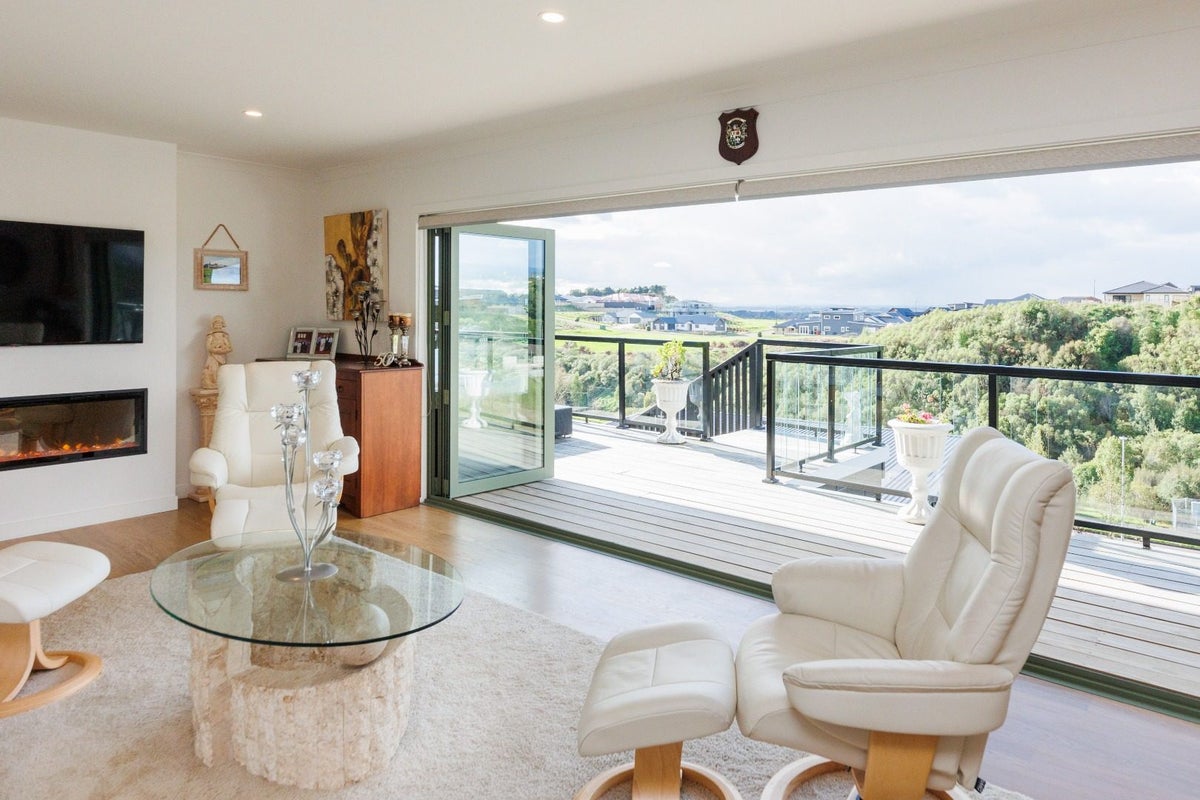 121 Cashmere Drive, Fitzherbert, Palmerston North - Carousel 2
