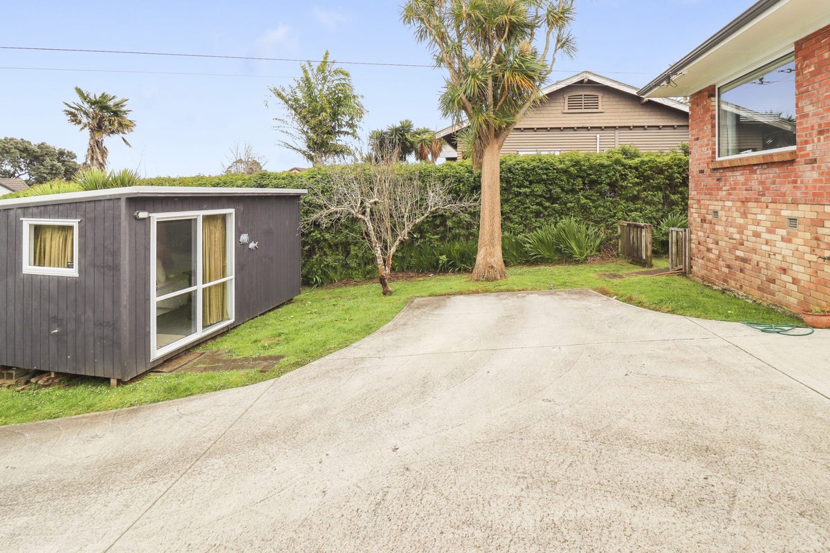 93 Wallace Road, Mangere Bridge, Auckland - Carousel 2