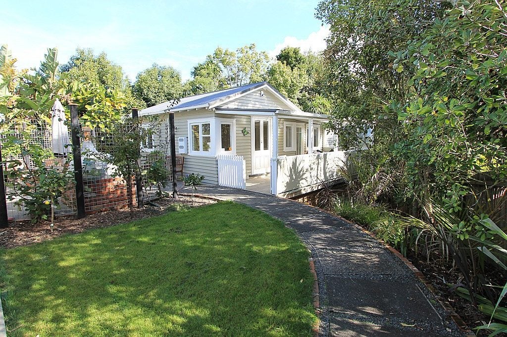 141 Atkinson Road, Titirangi, Auckland - Carousel 1