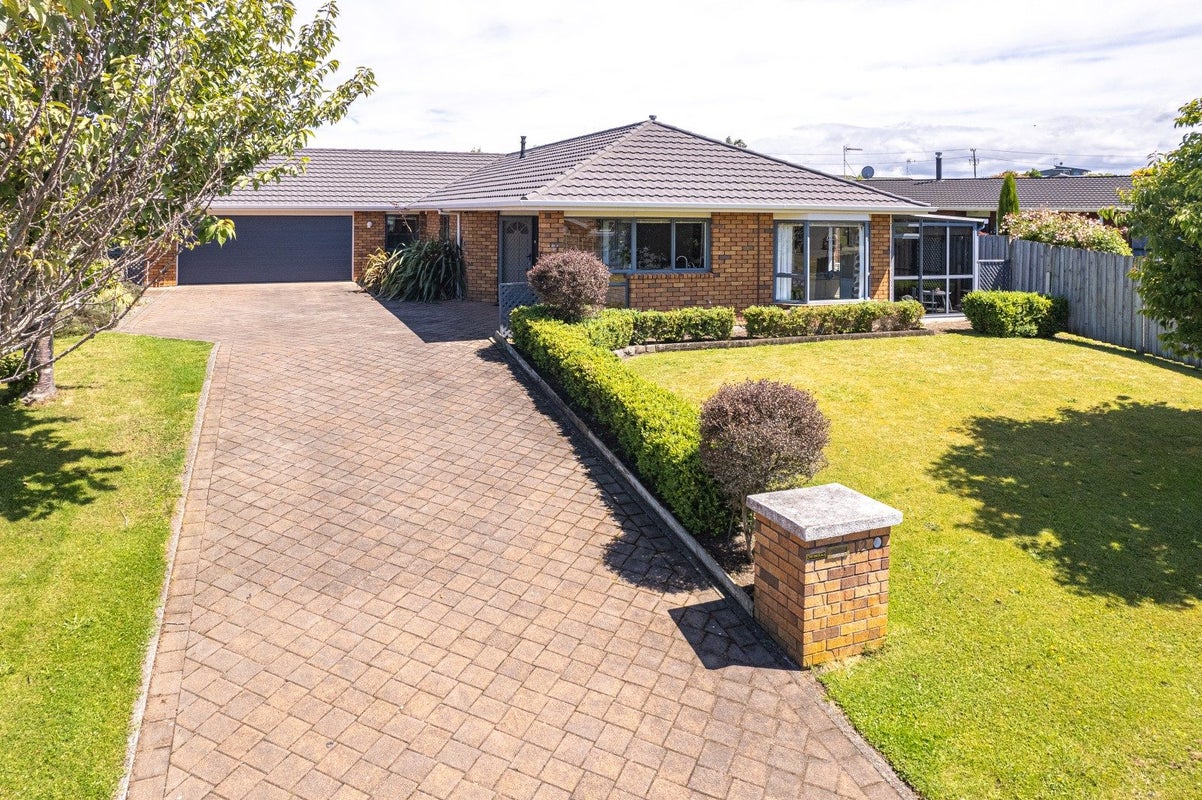 12 Norfolk Drive, Otamatea, Whanganui - Carousel 1