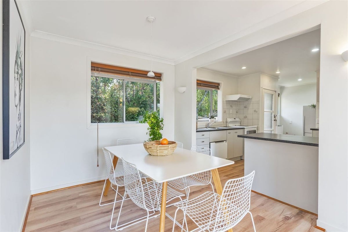 15 Castleton Street, Birkdale, Auckland - Carousel 2