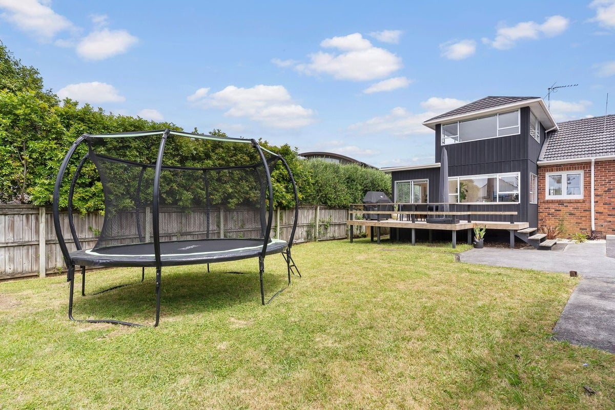 1 Hartland Avenue, Glendowie, Auckland - Carousel 2