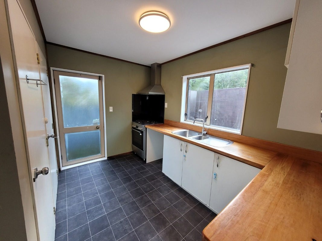39C OWEN ST, BELMONT, LOWER HUTT - Carousel 2