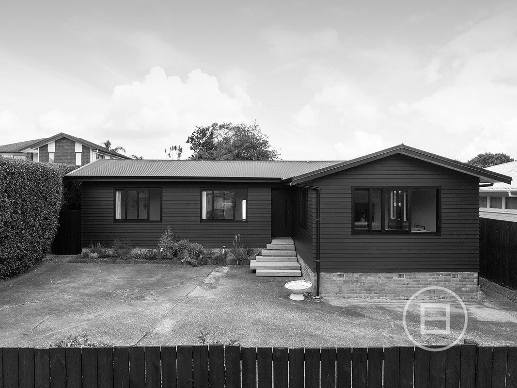 4 Renata Crescent, Te Atatu Peninsula, Auckland - Carousel 1