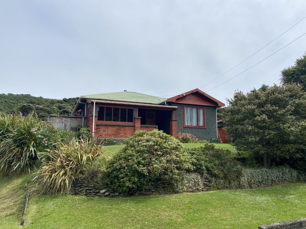 56 Hampden Street, Picton - Carousel 1