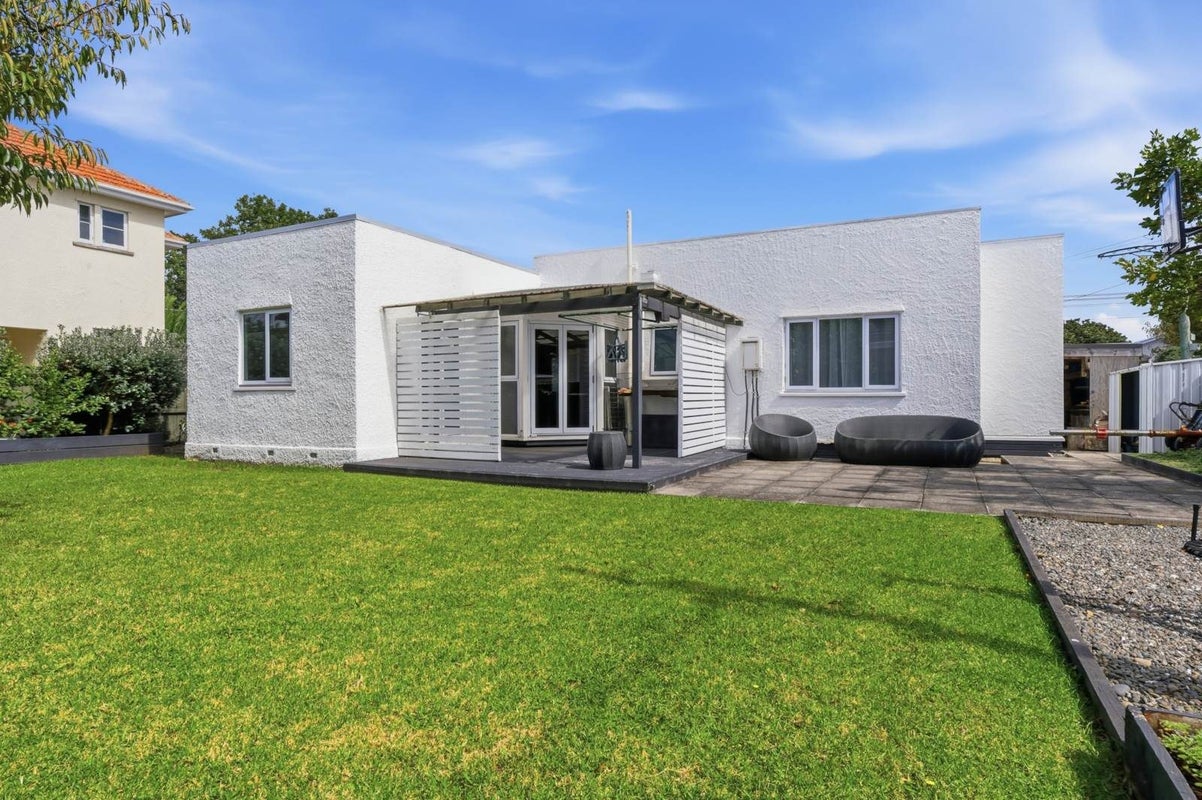 10 Wicklow Road, Narrow Neck, Auckland - Carousel 1