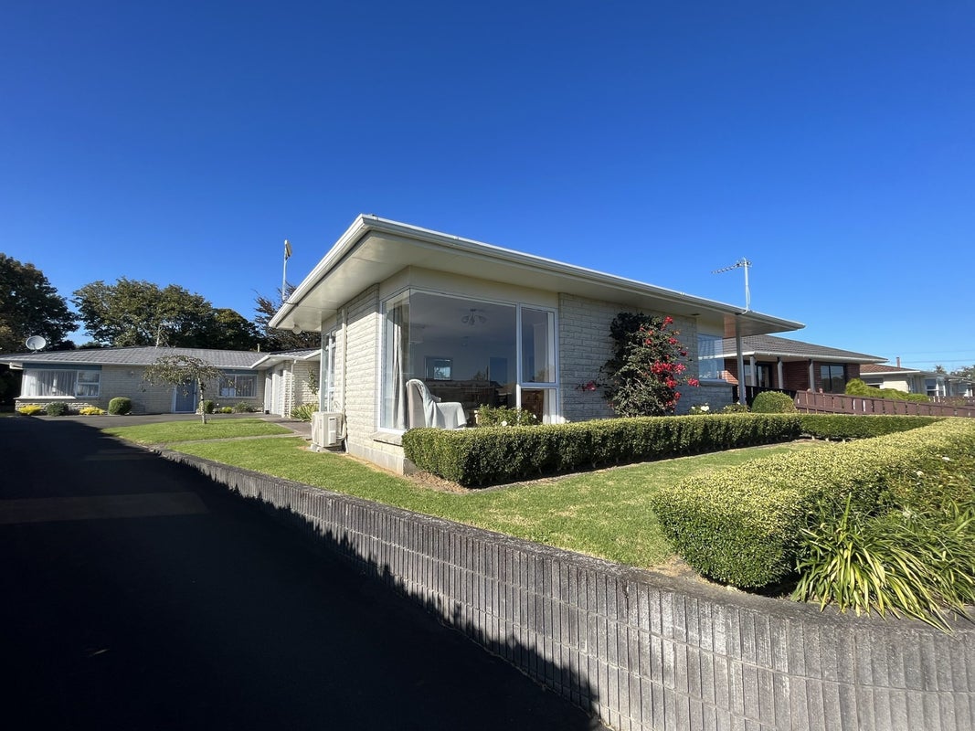1/6 Boulevard Drive, Merrilands, New Plymouth - Carousel 2