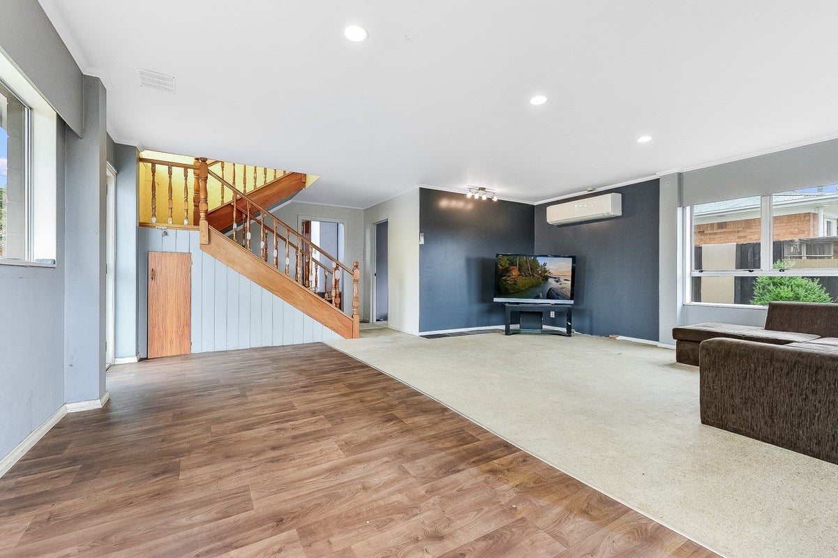 53 Sheridan Street, Silverdale, Hamilton - Carousel 1