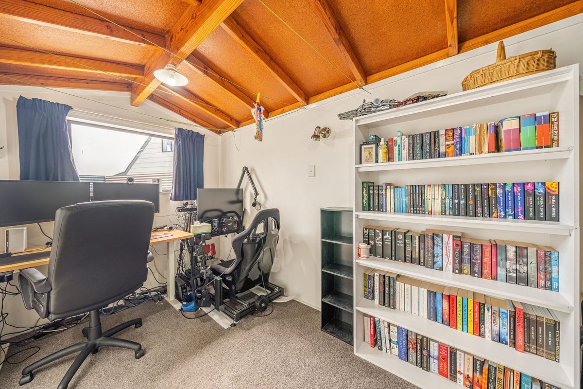 7 Bobstay Lane, Whitby, Porirua - Carousel 22