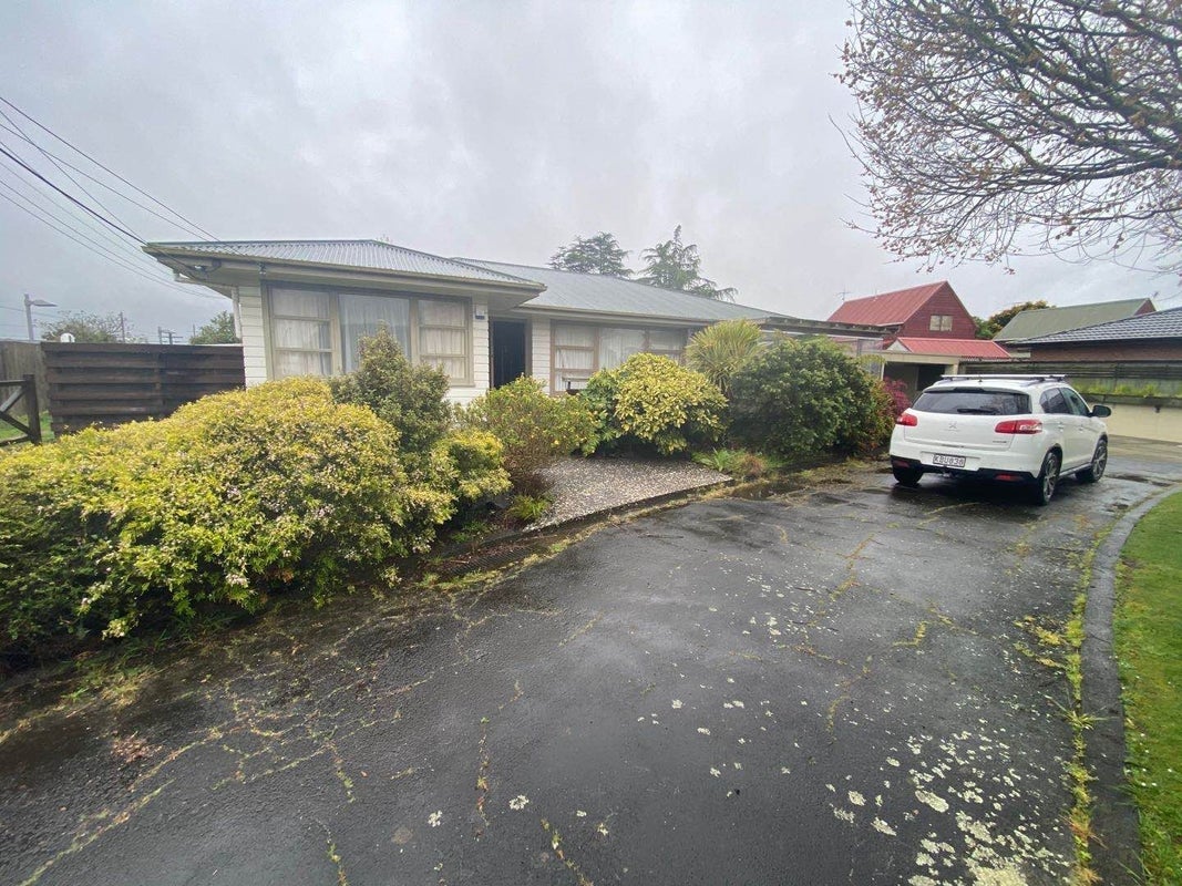 9 Sturges Road, Henderson, Auckland - Carousel 1