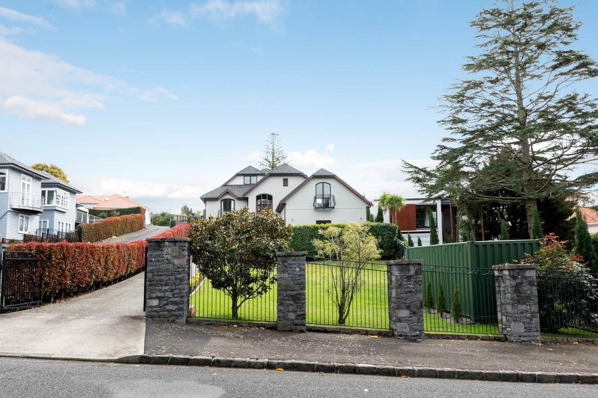24 Apihai Street, Orakei, Auckland - Carousel 2