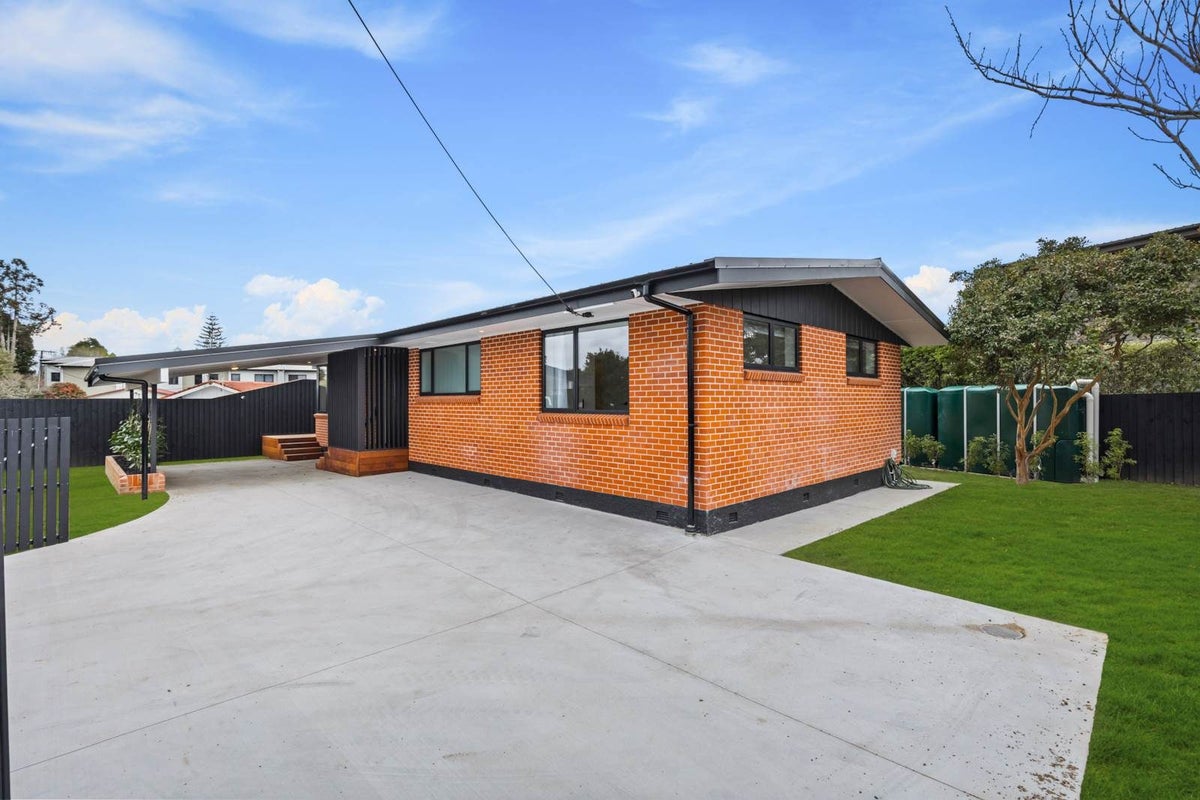 23 Oraha Road, Huapai, Kumeu - Carousel 1