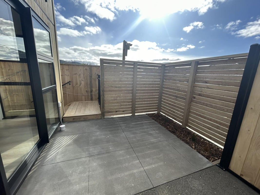 9/7 Wainuiomata Road, Wainuiomata, Lower Hutt - Carousel 10