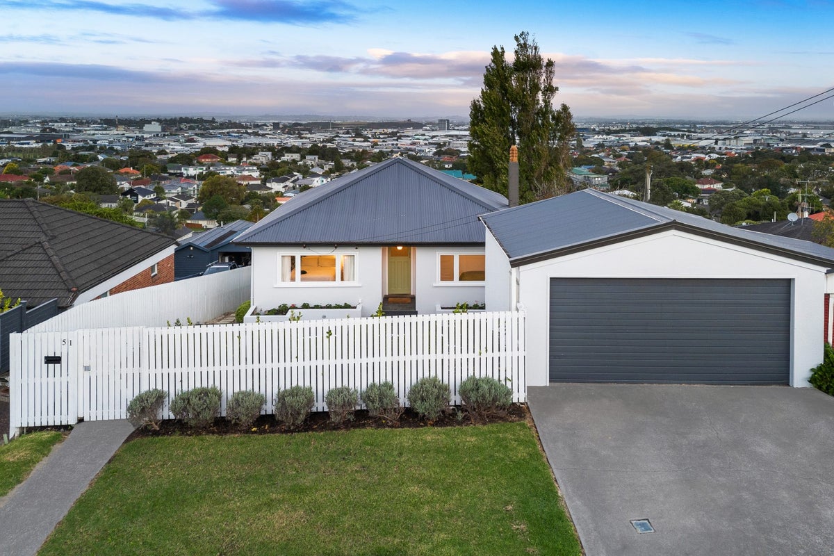51 Ngatiawa Street, One Tree Hill, Auckland - Carousel 1