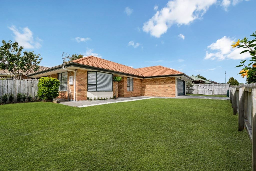 15 Frank Bunce Grove, Flat Bush, Auckland - Carousel 2