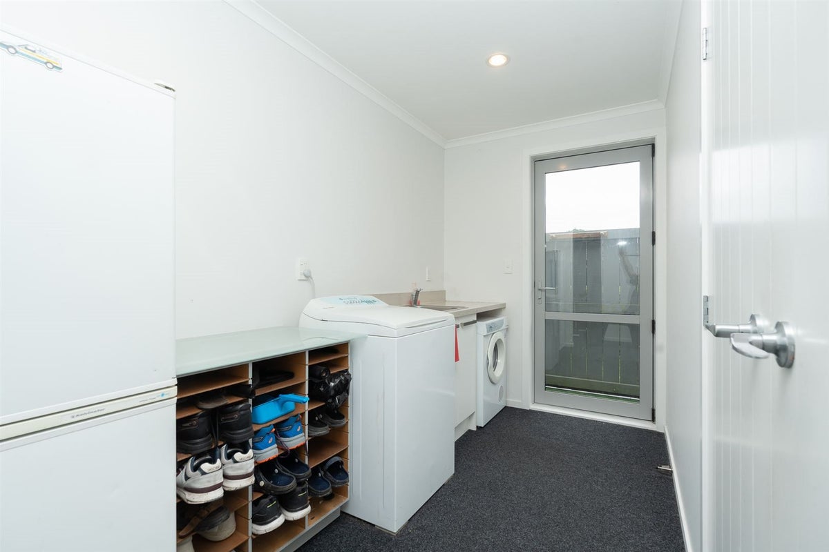 1 Amokura Crescent, Flagstaff, Hamilton - Carousel 17