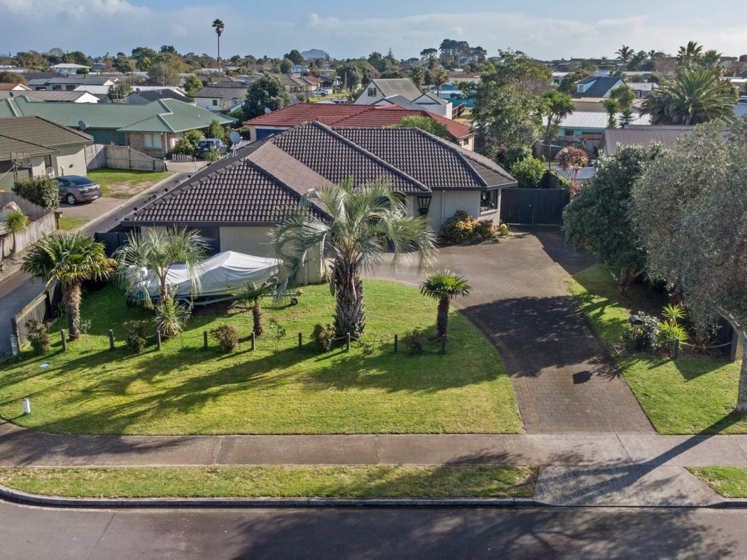 6 Karia Grove, Papamoa Beach, Papamoa - Carousel 2