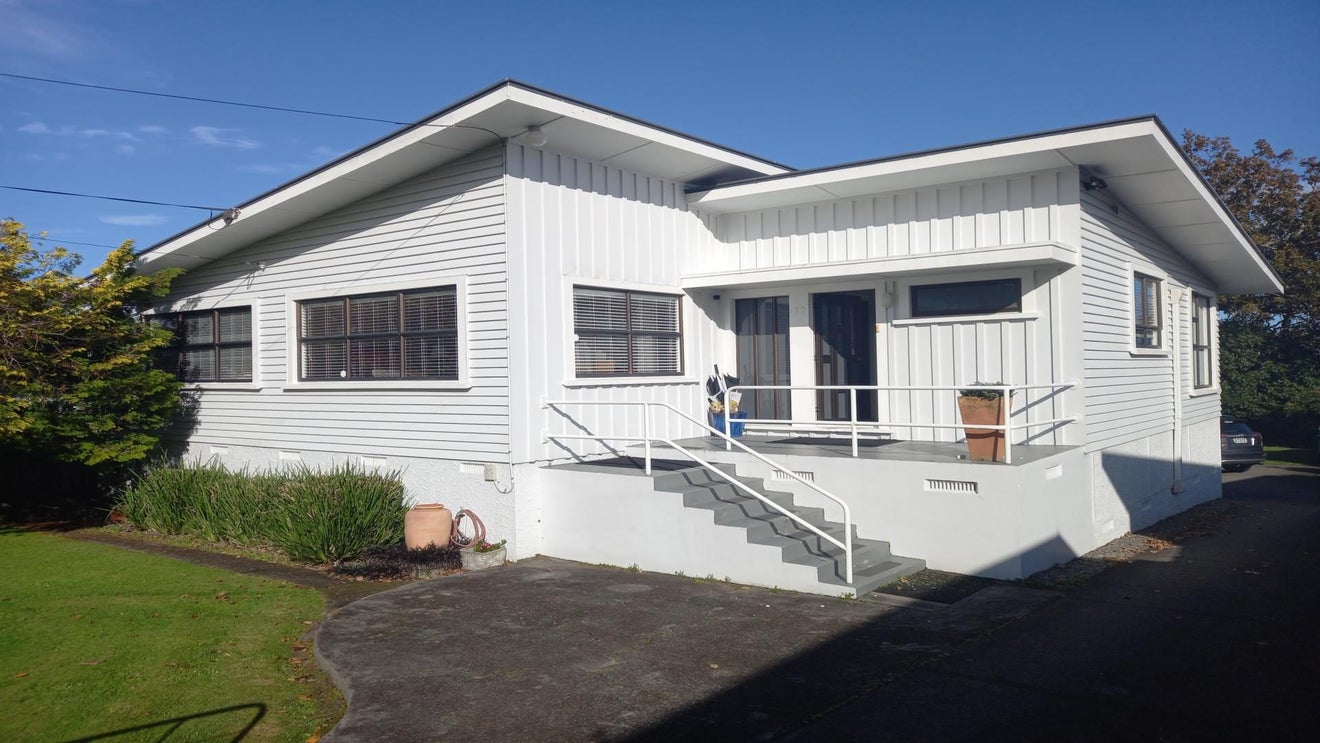 32 Lismore Street, Strandon, New Plymouth - Carousel 1