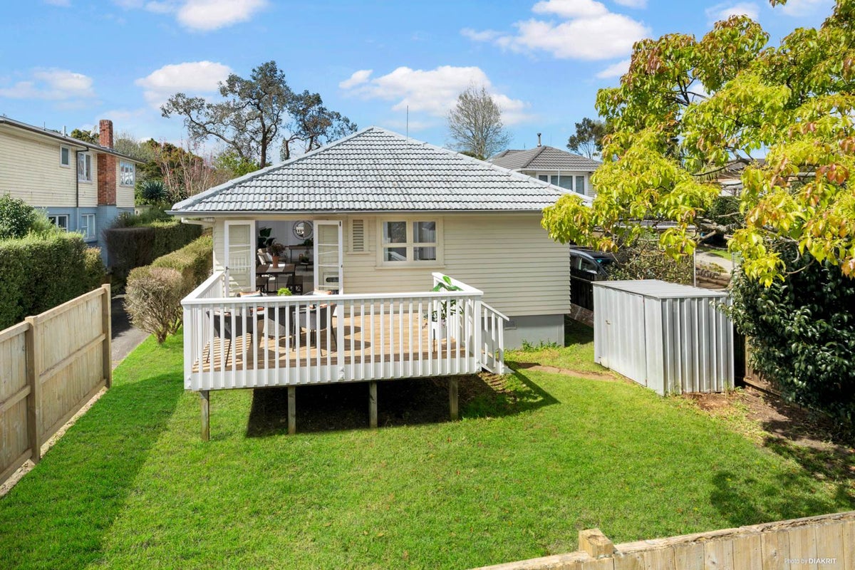 2/9 Preston Avenue, Henderson, Auckland - Carousel 2
