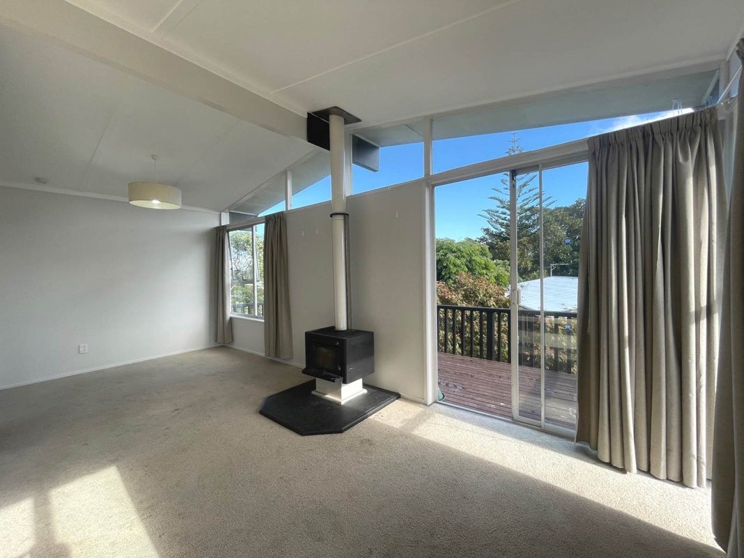 82 Lantana Road, Green Bay, Auckland - Carousel 2