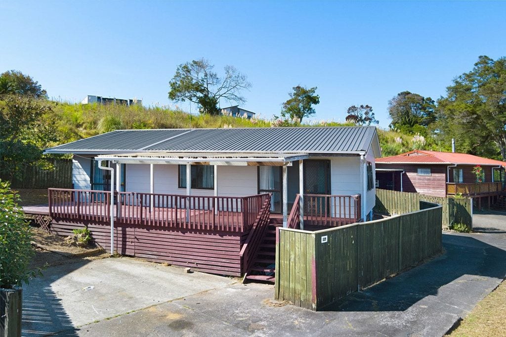 1/76 Chilcott Road, Henderson, Auckland - Carousel 1