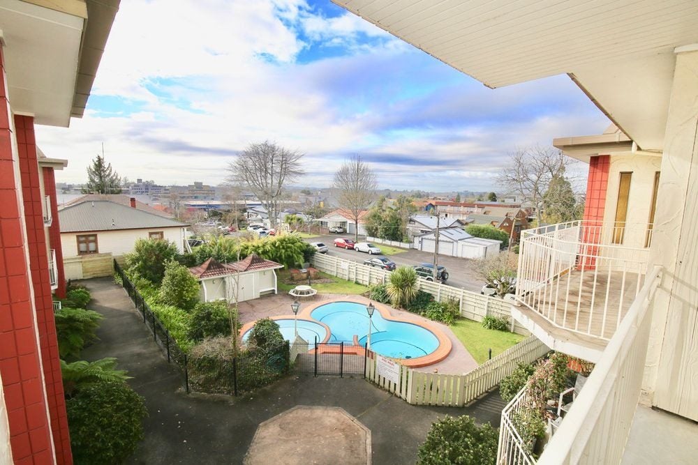 9/10 Hunter Street, Hamilton Lake, Hamilton - Carousel 1