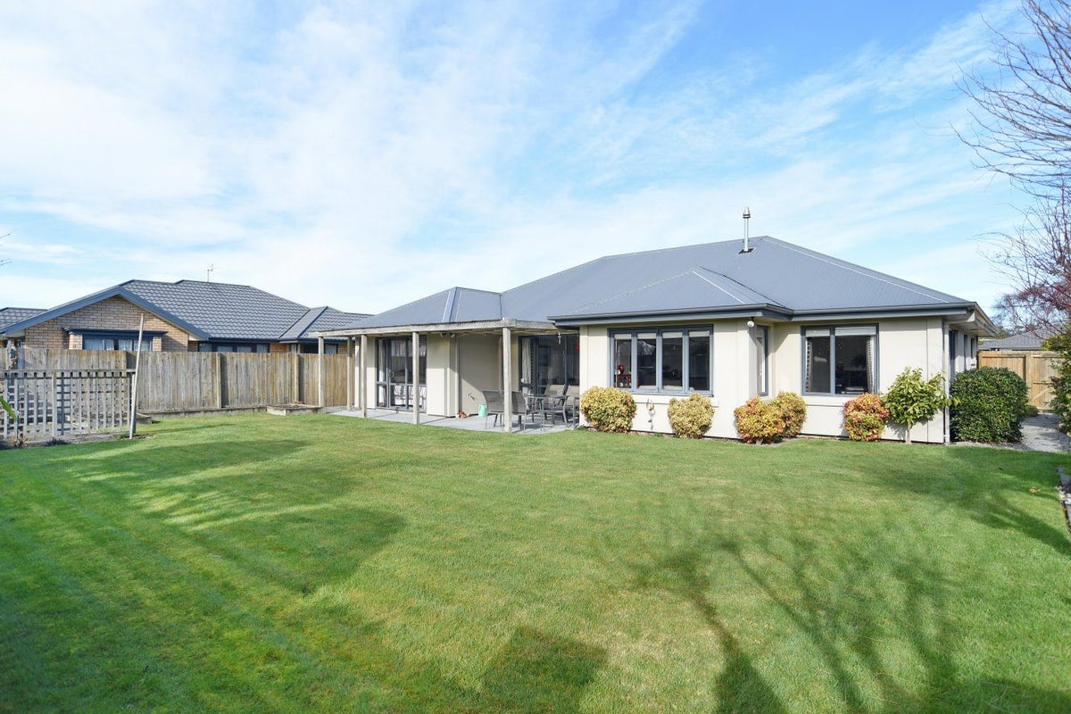 8 Sheraton Place, Redwood, Christchurch - Carousel 1