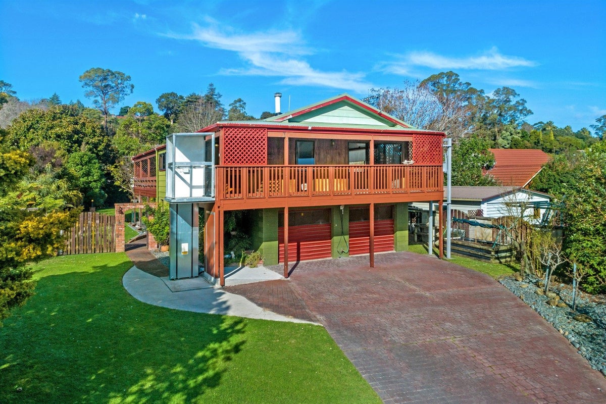 9 Heatherlea Street, Outer Kaiti, Gisborne - Carousel 1