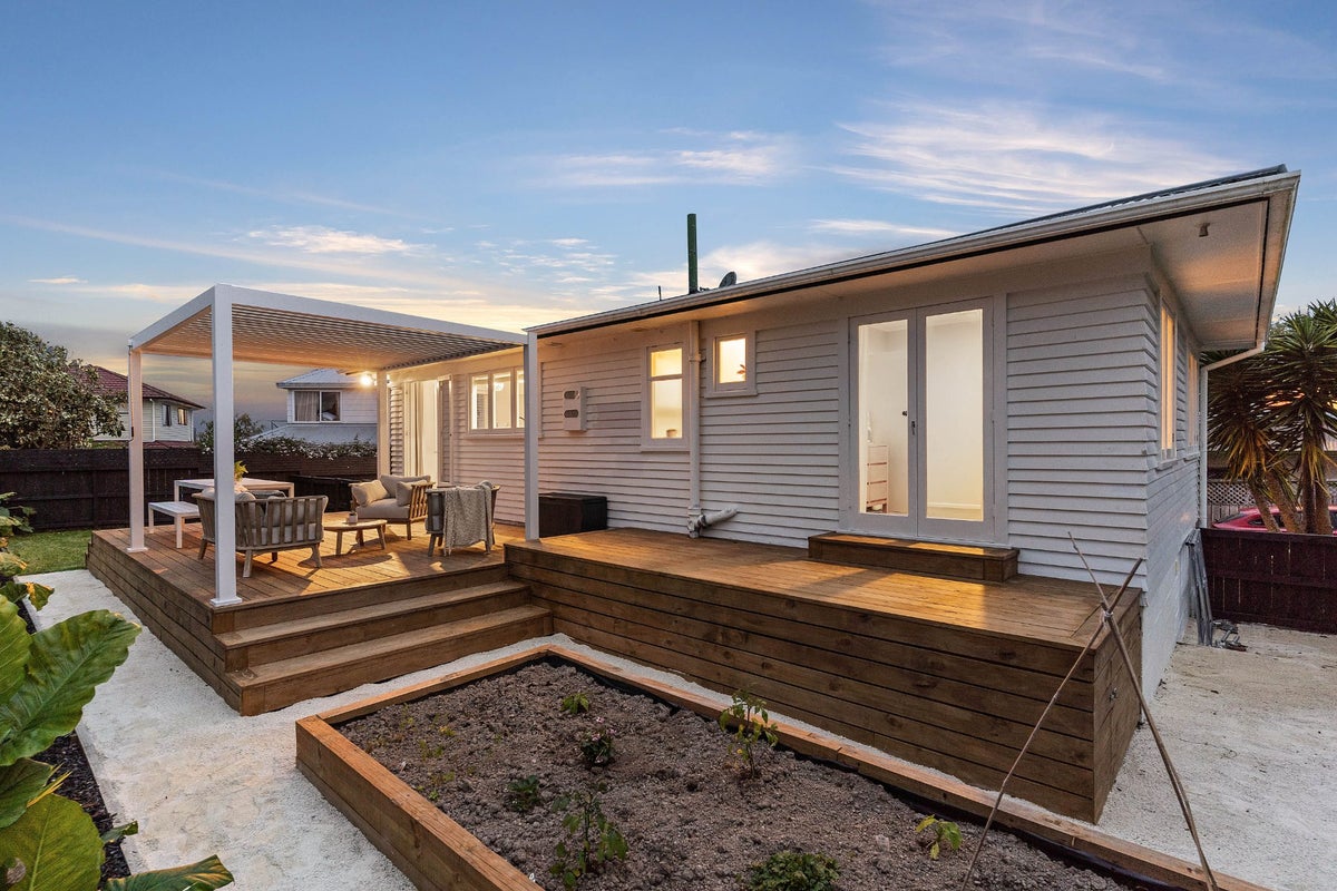 3/41 Colwill Road, Massey, Auckland - Carousel 2